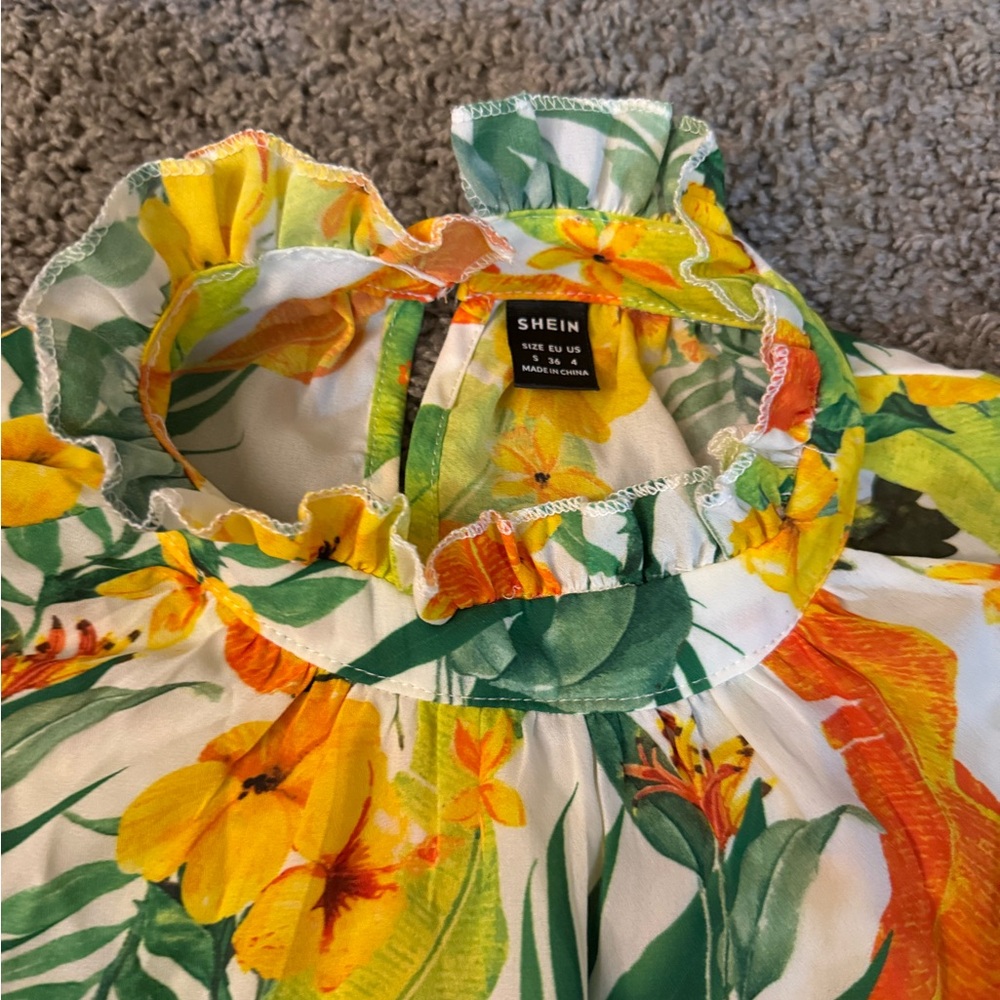 Tropical Floral Ruffle Top - Picture 4 of 4